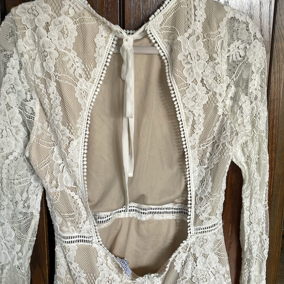 NWOT Antique off- White lace backless dress w/bell sleeves! Stunning, gorgeous! - Picture 4 of 7